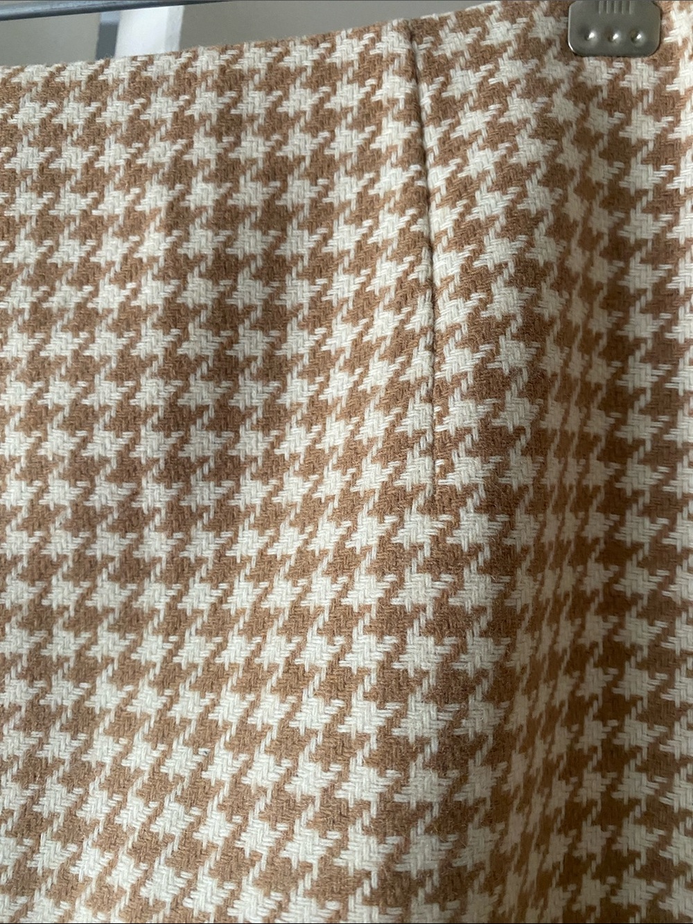 LOFT Tan & Cream Houndstooth Pencil Skirt - Picture 4 of 8